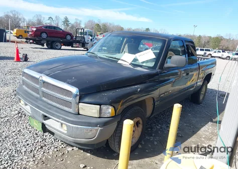 2001 Dodge Ram 1500 St z USA, uszkodzony, nr VIN 3B7HC13Y11G712385